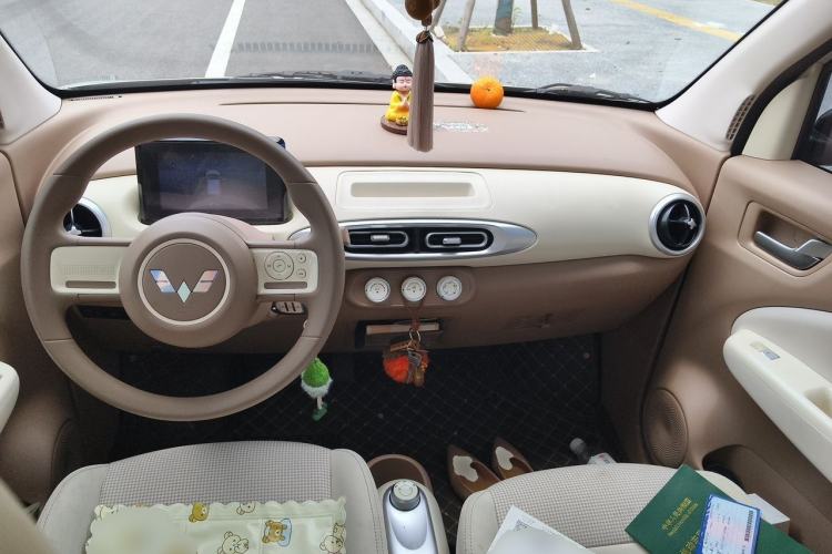 Used Wuling Hongguang MINIEV 2025 Four-Door Version Advanced Edition Center Console