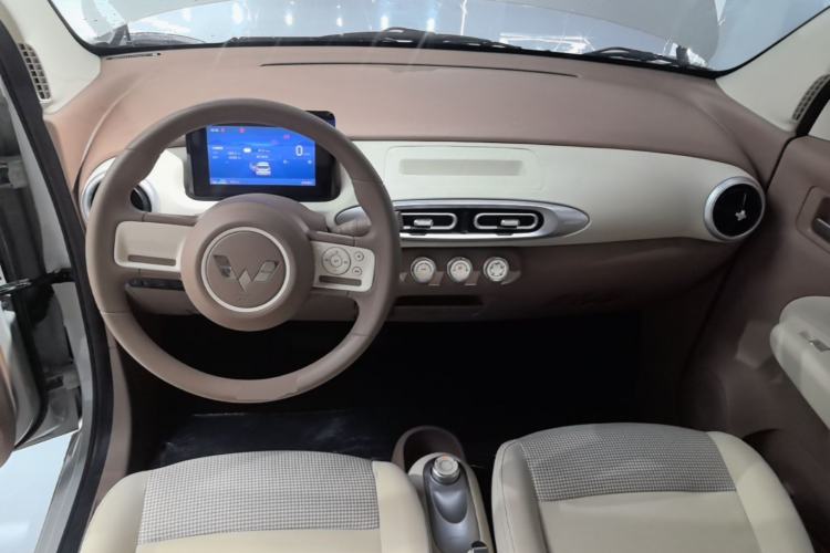 Used Wuling Hongguang MINIEV 2025 Four-Door Version Advanced Edition Center Console