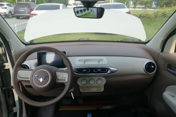 Used Wuling Hongguang MINIEV 2025 Four-Door Version Advanced Edition Center Console