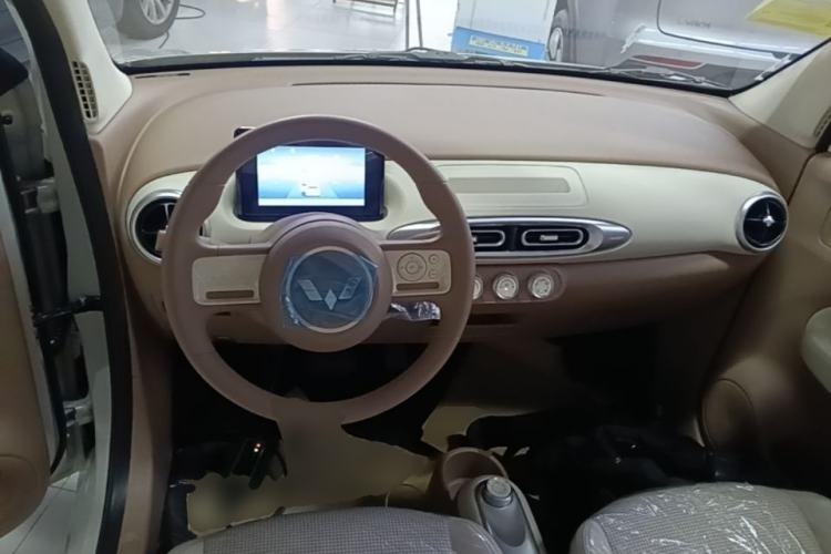Used Wuling Hongguang MINIEV 2025 Four-Door Version Advanced Edition Center Console