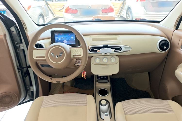 Used Wuling Hongguang MINIEV 2025 Four-Door Version Advanced Edition Center Console