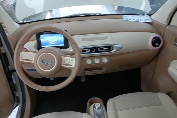 Used Wuling Hongguang MINIEV 2025 Four-Door Version Advanced Edition Center Console