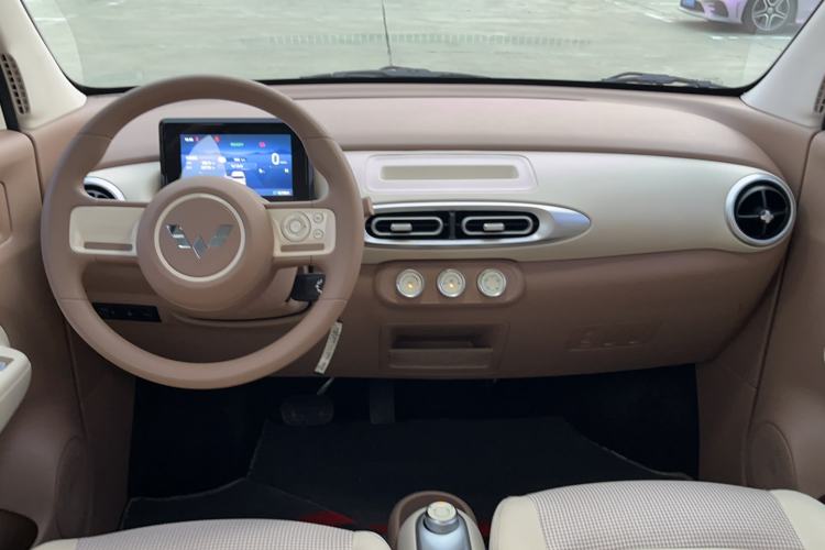 Used Wuling Hongguang MINIEV 2025 Four-Door Version Advanced Edition Center Console