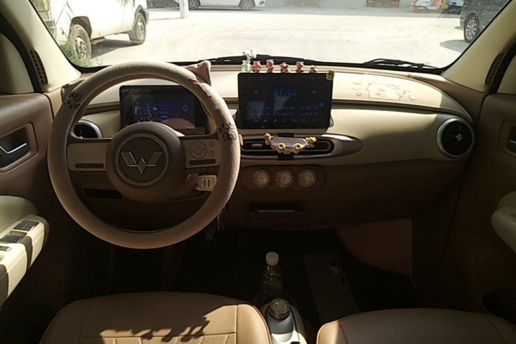 Used Wuling Hongguang MINIEV 2025 Four-Door Version Advanced Edition Center Console