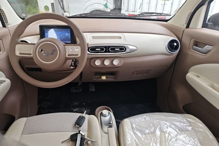 Used Wuling Hongguang MINIEV 2025 Four-Door Version Advanced Edition Center Console