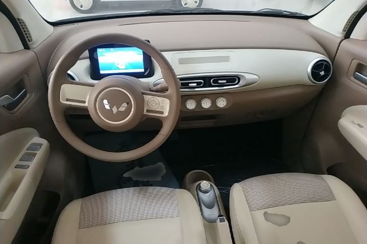 Used Wuling Hongguang MINIEV 2025 Four-Door Version Advanced Edition Center Console