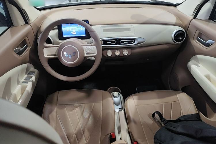 Used Wuling Hongguang MINIEV 2025 Four-Door Version Advanced Edition Center Console