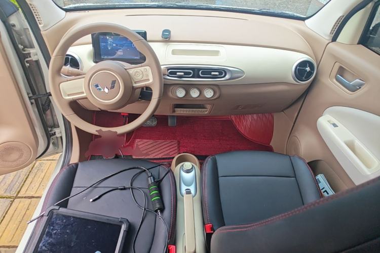Used Wuling Hongguang MINIEV 2025 Four-Door Version Advanced Edition Center Console