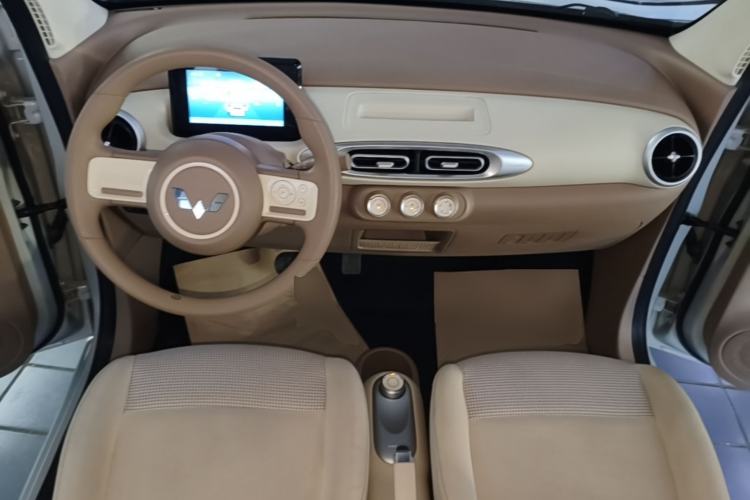 Used Wuling Hongguang MINIEV 2025 Four-Door Version Advanced Edition Center Console
