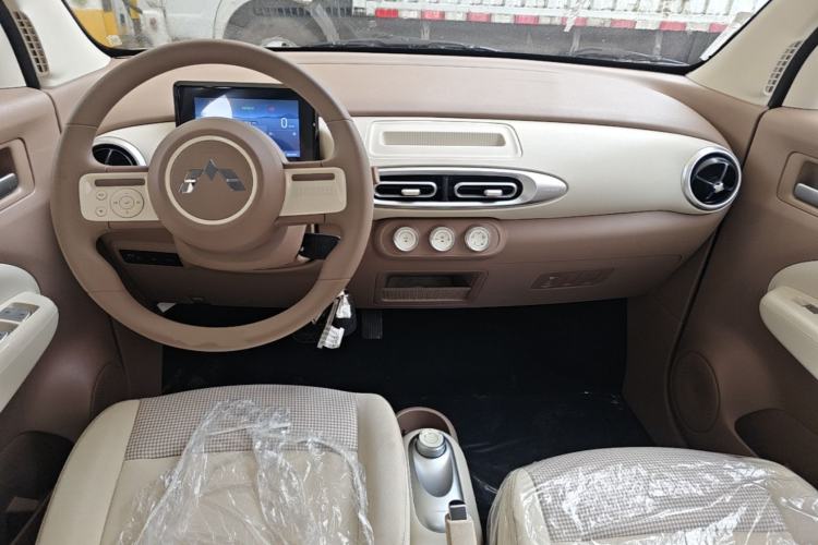 Used Wuling Hongguang MINIEV 2025 Four-Door Version Advanced Edition Center Console