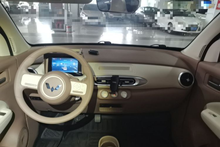 Used Wuling Hongguang MINIEV 2025 Four-Door Version Advanced Edition Center Console