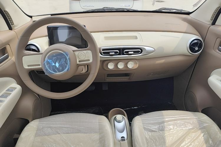 Used Wuling Hongguang MINIEV 2025 Four-Door Version Advanced Edition Center Console