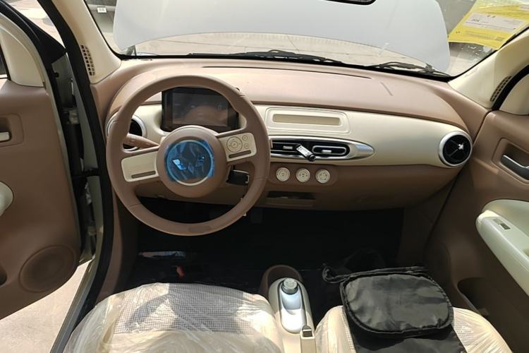Used Wuling Hongguang MINIEV 2025 Four-Door Version Advanced Edition Center Console