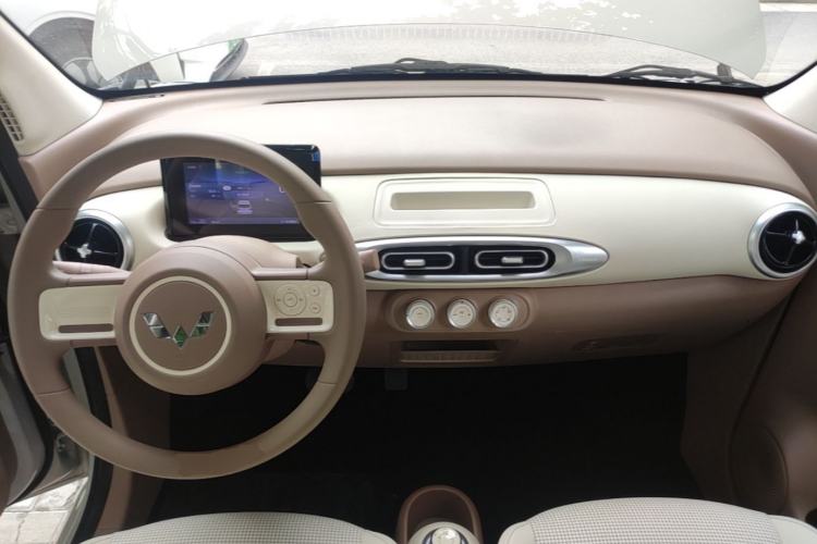 Used Wuling Hongguang MINIEV 2025 Four-Door Version Advanced Edition Center Console