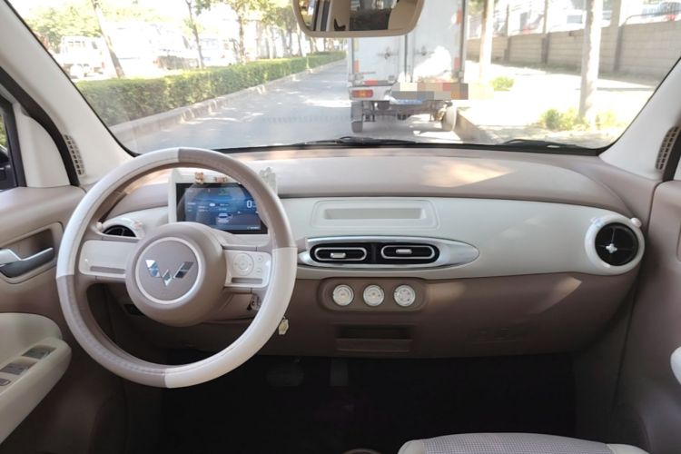 Used Wuling Hongguang MINIEV 2025 Four-Door Version Advanced Edition Center Console