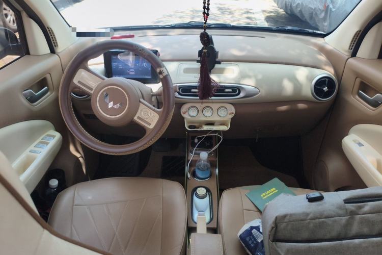 Used Wuling Hongguang MINIEV 2025 Four-Door Version Advanced Edition Center Console