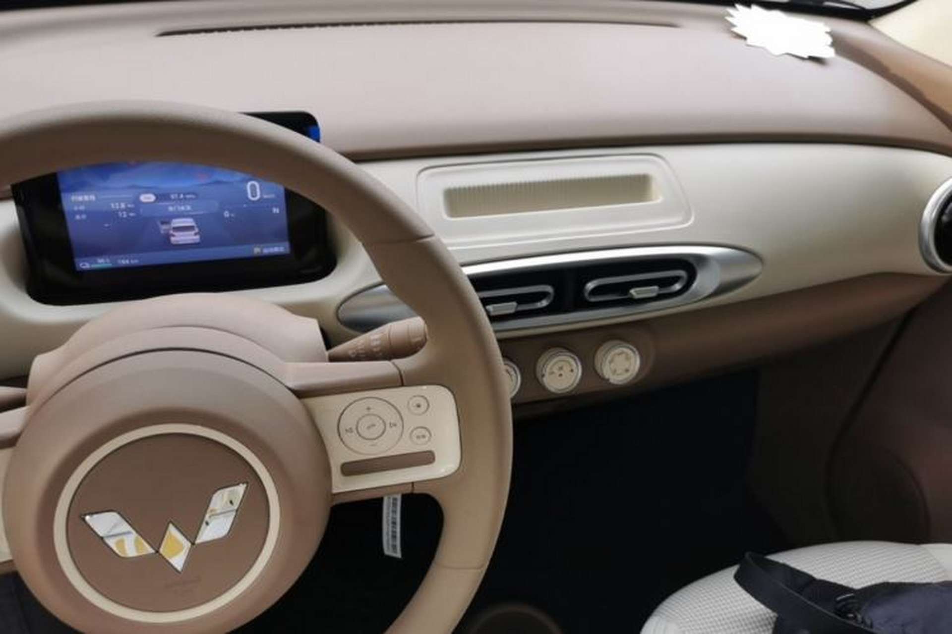 Used Wuling Hongguang MINIEV 2025 Four-Door Version Advanced Edition Center Console