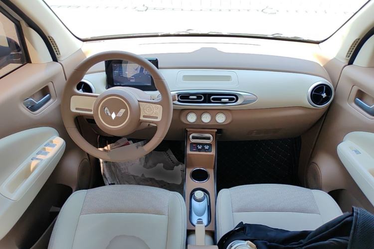 Used Wuling Hongguang MINIEV 2025 Four-Door Version Advanced Edition Center Console
