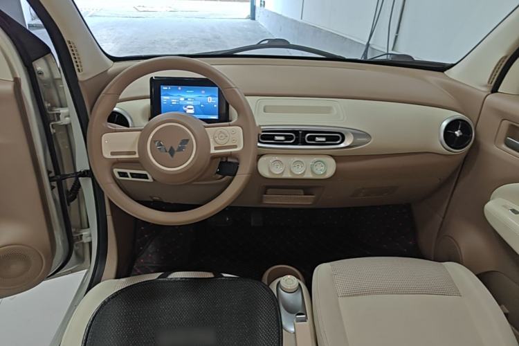 Used Wuling Hongguang MINIEV 2025 Four-Door Version Advanced Edition Center Console