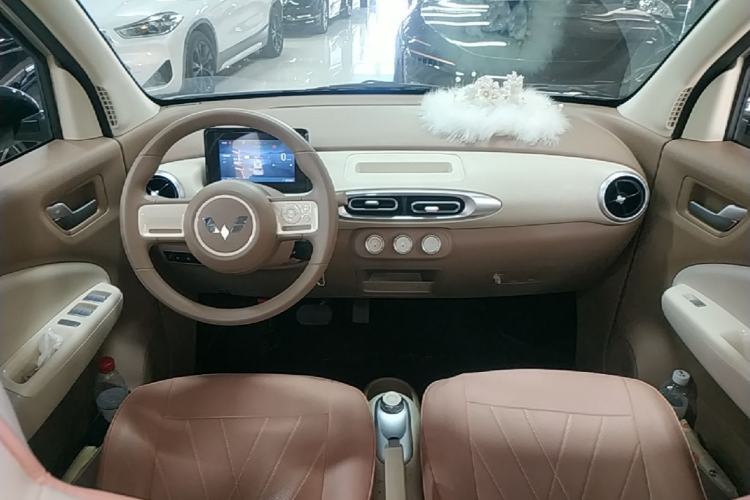 Used Wuling Hongguang MINIEV 2025 Four-Door Version Advanced Edition Center Console