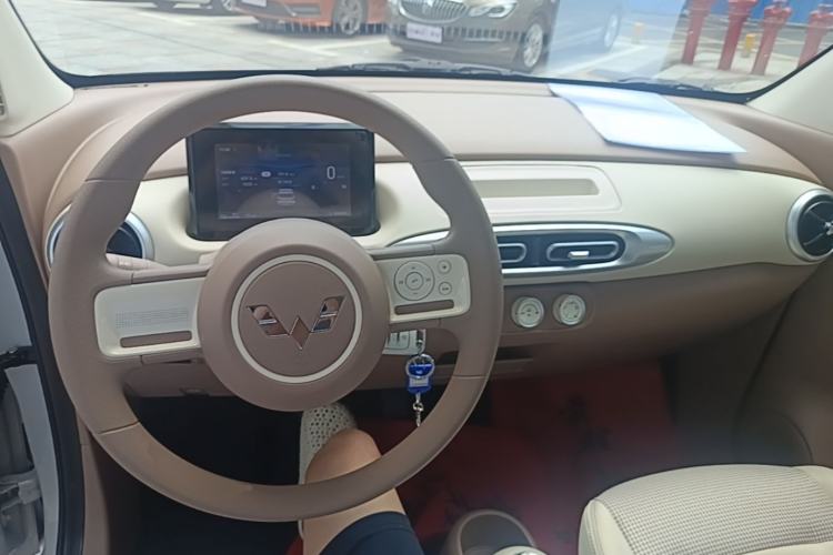 Used Wuling Hongguang MINIEV 2025 Four-Door Version Advanced Edition Center Console