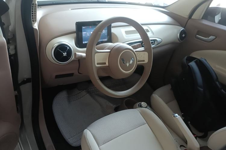 Used Wuling Hongguang MINIEV 2025 Four-Door Version Advanced Edition Center Console