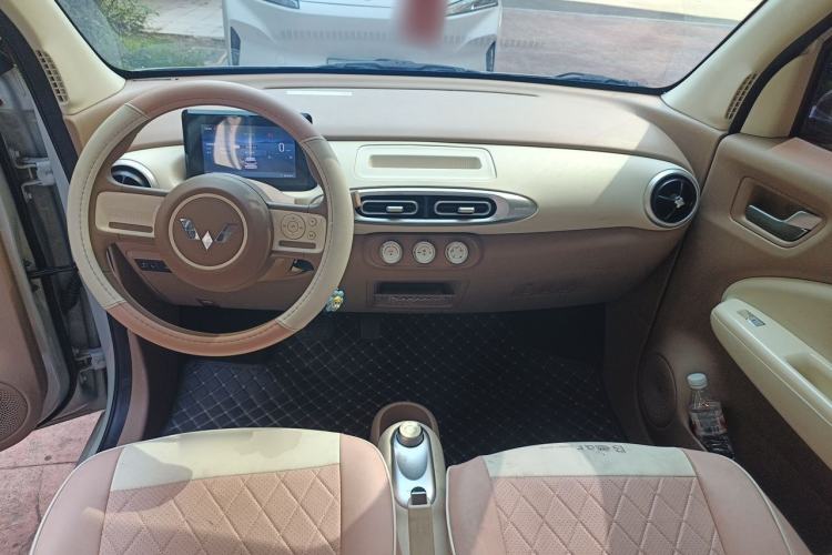 Used Wuling Hongguang MINIEV 2025 Four-Door Version Advanced Edition Center Console