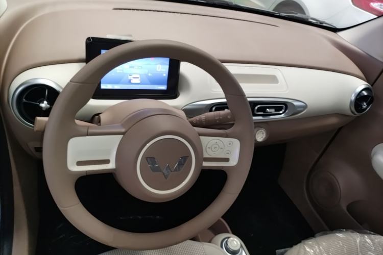 Used Wuling Hongguang MINIEV 2025 Four-Door Version Advanced Edition Center Console