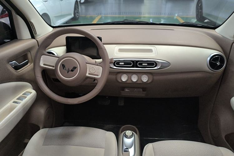 Used Wuling Hongguang MINIEV 2025 Four-Door Version Advanced Edition Center Console