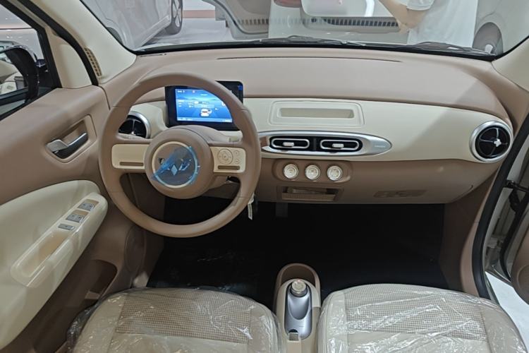 Used Wuling Hongguang MINIEV 2025 Four-Door Version Advanced Edition Center Console