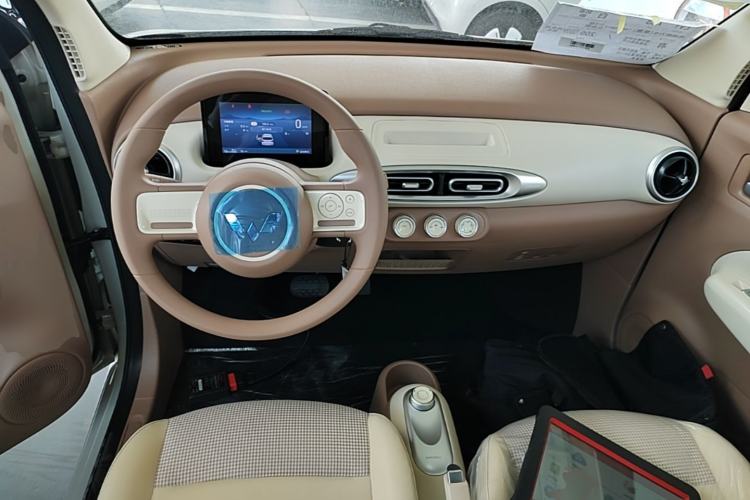 Used Wuling Hongguang MINIEV 2025 Four-Door Version Advanced Edition Center Console