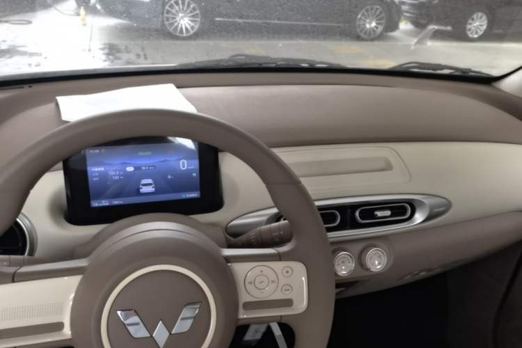 Used Wuling Hongguang MINIEV 2025 Four-Door Version Advanced Edition Center Console