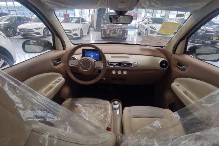 Used Wuling Hongguang MINIEV 2025 Four-Door Version Advanced Edition Center Console