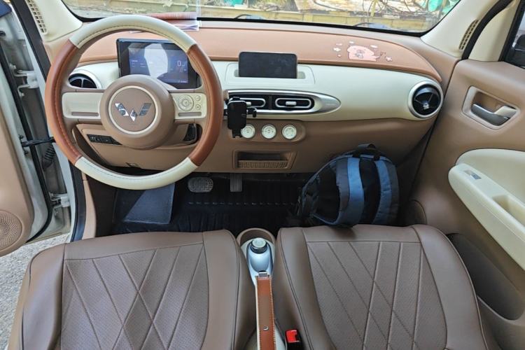 Used Wuling Hongguang MINIEV 2025 Four-Door Version Advanced Edition Center Console