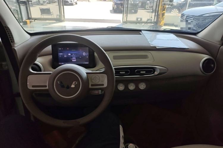 Used Wuling Hongguang MINIEV 2025 Four-Door Version Advanced Edition Center Console