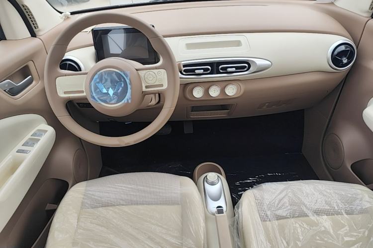 Used Wuling Hongguang MINIEV 2025 Four-Door Version Advanced Edition Center Console