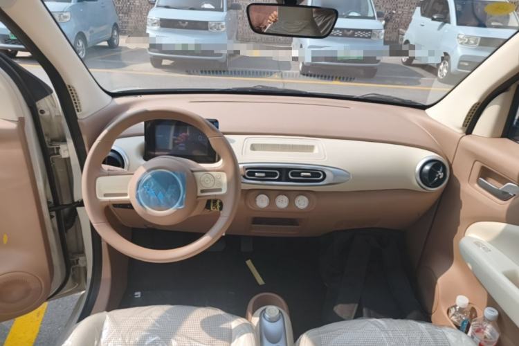 Used Wuling Hongguang MINIEV 2025 Four-Door Version Advanced Edition Center Console