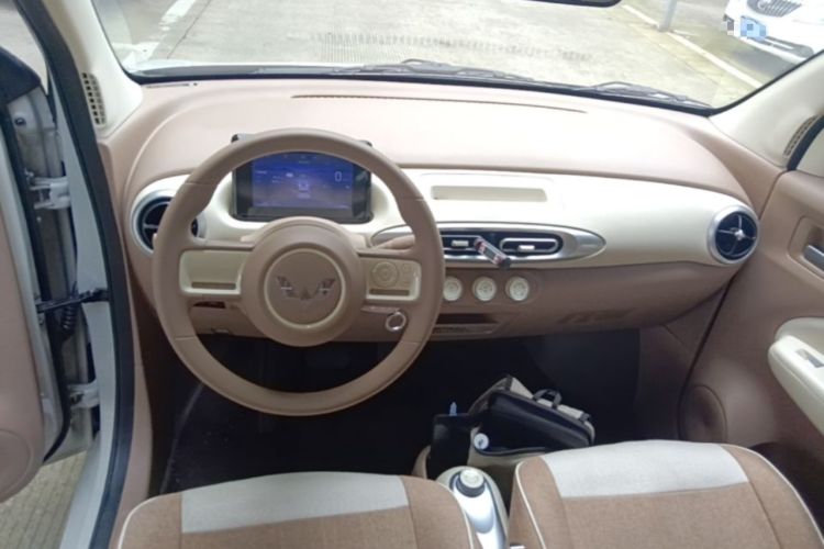 Used Wuling Hongguang MINIEV 2025 Four-Door Version Advanced Edition Center Console