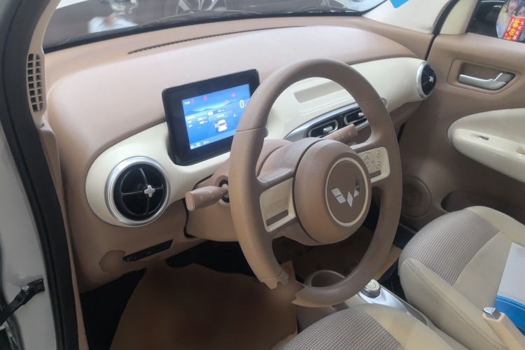 Used Wuling Hongguang MINIEV 2025 Four-Door Version Advanced Edition Center Console