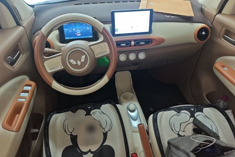 Used Wuling Hongguang MINIEV 2025 Four-Door Version Advanced Edition Center Console