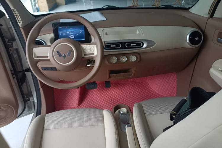 Used Wuling Hongguang MINIEV 2025 Four-Door Version Advanced Edition Center Console