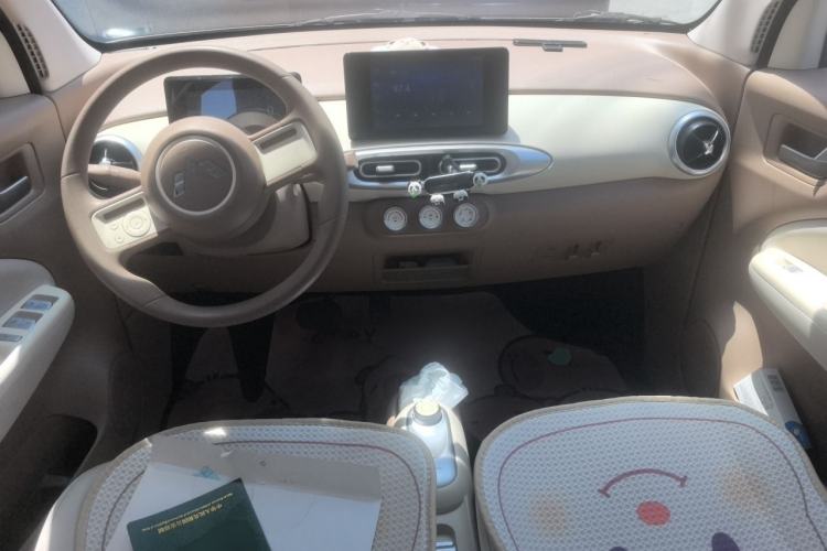Used Wuling Hongguang MINIEV 2025 Four-Door Version Zhenxiang+ Edition Center Console