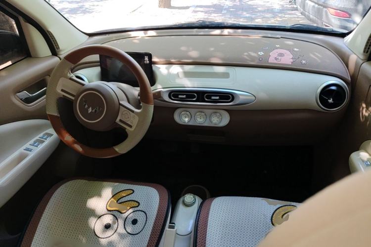 Used Wuling Hongguang MINIEV 2025 Four-Door Version Advanced Edition Center Console