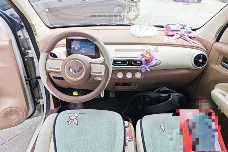 Used Wuling Hongguang MINIEV 2025 Four-Door Version Advanced Edition Center Console