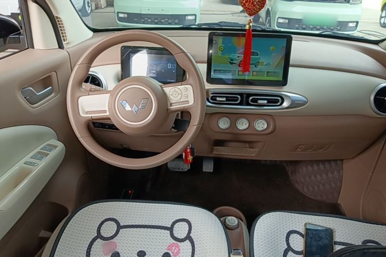 Used Wuling Hongguang MINIEV 2025 Four-Door Version Premium Edition Center Console
