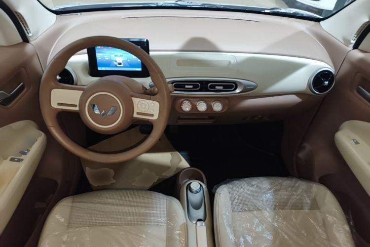 Used Wuling Hongguang MINIEV 2025 Four-Door Version Advanced Edition Center Console