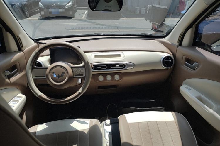 Used Wuling Hongguang MINIEV 2025 Four-Door Version Advanced Edition Center Console