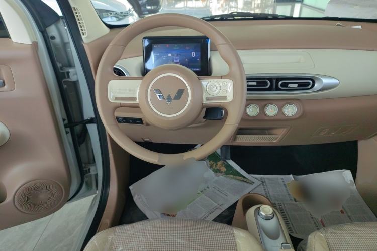 Used Wuling Hongguang MINIEV 2025 Four-Door Version Advanced Edition Center Console