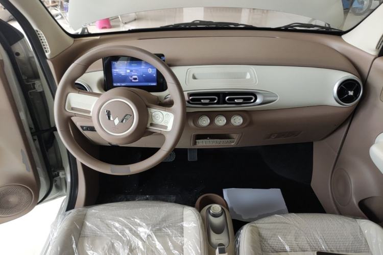 Used Wuling Hongguang MINIEV 2025 Four-Door Version Advanced Edition Center Console