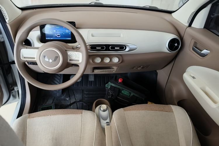 Used Wuling Hongguang MINIEV 2025 Four-Door Version Advanced Edition Center Console